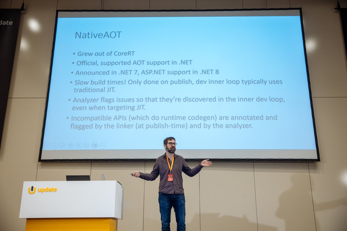 Update Conference tweet media