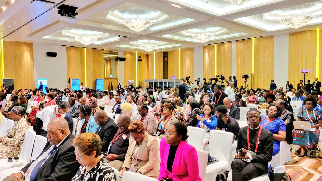 AUC_PAPS's tweet photo. #LuandaBiennale 2023
🟢PANEL3: The role of Women in #Peace, #Security& Development processes
🔸️MODERATORS
-Hon. Monica Mutsvangwa, 🇿🇼Minister
-Dr Rosa Cruz E Silva
🔹️SPEAKERS
-@AUBinetaDiop
-@LindiweSisuluSA
-@SuziCarlaBarbo1
-Luzia Inglês Van-Dúnem
-Kwabena Opuni Frimpong https://t.co/ADWKVdDpHX