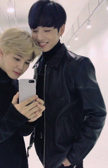 nochuxmochijk's tweet photo. El jikook del 2017 definitivamente regresó https://t.co/kz9AMLHApq