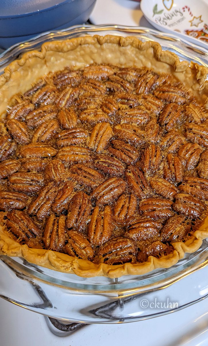 And the cooking has begun ... 😋🥧#pecanpie #Thanksgiving