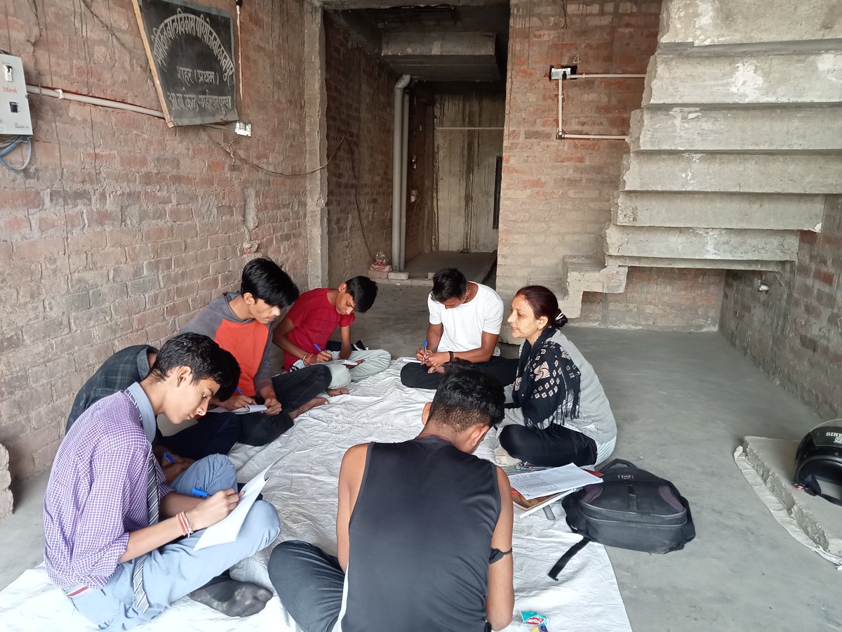 reenashukla097's tweet photo. फैमिली हेल्थ इंडिया सिविक एक्शन कानपुर द्वारा यूथ वालंटियर प्रशिक्षण में युवाओं को डेंगू मलेरिया की जानकारी दी गई। प्रशिक्षण में उनकी रोकथाम और बचाव पर जोर दिया गया। @sksomya @sammaansingh @AshishR37392142 @rakeshk80310564 https://t.co/s6IwamOkiS