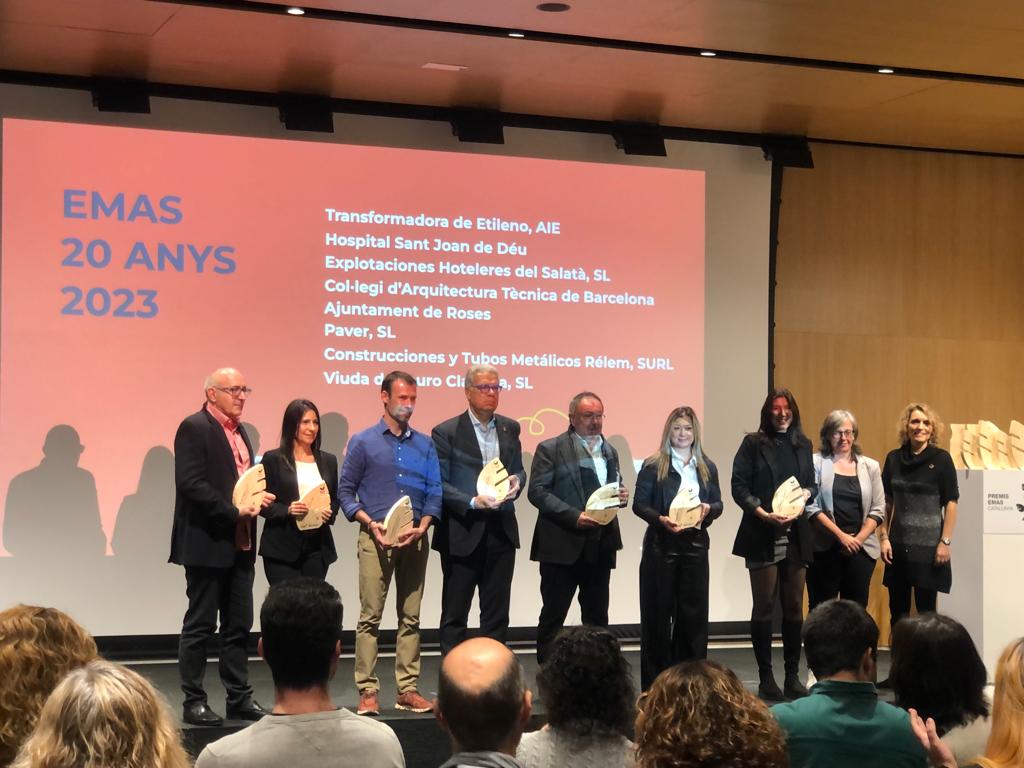 cateb_barcelona's tweet photo. 🏆Fan l’entrega del Premi EMAS Catalunya 2023, Mireia Boya i Busquet directora general de Qualitat Ambiental i Canvi Climatic i Marta Escamilla presidenta del club EMAS @clubemas
#Cateb #PremisEMASCAT2023 https://t.co/JPt9met4B6