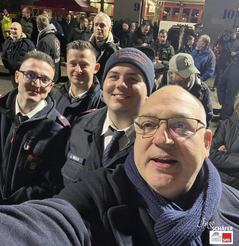 Gestern besuchte ich die Grundsteinlegung für die neue Feuer- und Rettungswache in Solingen-Ohligs. Dieser Meilenstein markiert die Zukunft in einem modernen Brandschutzzentrum NRW‘s. #spd #spdfraktion