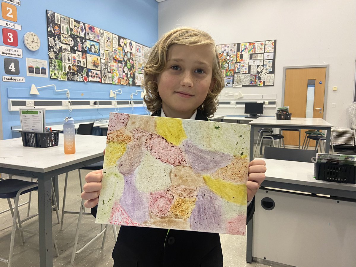 @OfficialNUSA  No paint… no problem for Patryk… he created this beautiful abstract coloured canvas with natural items from the garden 🤩 #outstandingart #Grit #NUSA247 #amazingNUSA