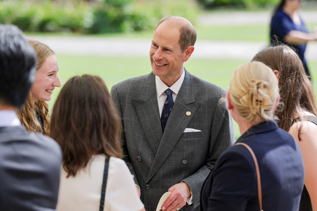 As a Gold Award holder himself, HRH was thrilled to share this very special moment with the new cohort of Gold Awardees. ✨

#worldready #dukeofed #nonformaleducation #education #royalvisit #goldaward