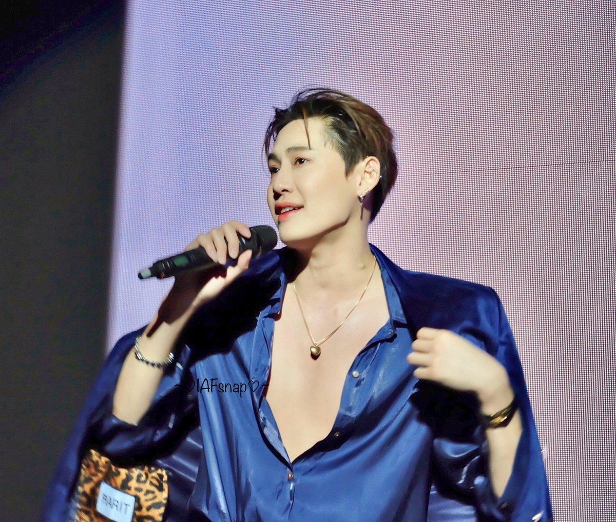 IAFsnap's tweet photo. Versace on the floor~ ❤️‍🔥❤️‍🔥

 #WabiSabiNextPage 
#bb0un https://t.co/OhqVpFzU61