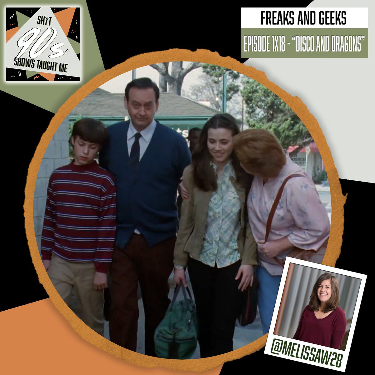 Shit90sPod's tweet image. Join us as we recap the series finale of #FreaksandGeeks, “Discos and Dragons” with special guest, Melissa Woodward (@melissaw28) !

We chat about Carlos the Dwarf, Lindsay becoming a Deadhead, and Nick&apos;s new girlfriend.