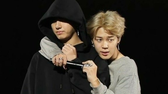 randomkookmin's tweet photo. Jimin's safe place <\3 https://t.co/a73DBruRCY