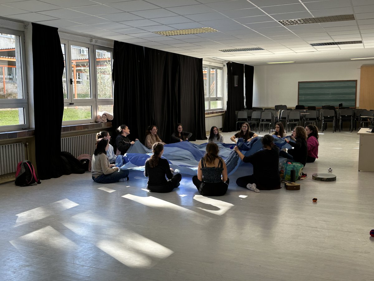 MachadoMusical's tweet photo. Taller estimulación musical temprana en primera infancia. Seminario en @uam por dos preparadoras importante (Mónica Sánchez y Beatriz Santos). Proyecto bien hecho y con pasión por y para bebés de 0 a 3 @dobemolmusica #DoBemol #Bebotes #Gordon https://t.co/TLlBwc5Gn1 #Felices https://t.co/qfKnSjjrgl