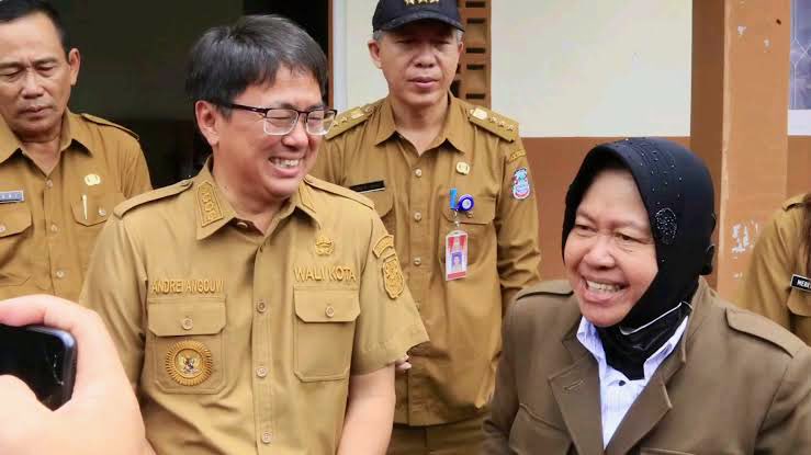 Zaarazhar's tweet photo. (((Ditunjuknya lurah double minority untuk provokasi)))

Yg menganggap “provokasi” itu segelintir orang tertentu, bukan konstitusi maupun hukum tata negara

Masih di 🇮🇩, bapak “double minority” ini terpilih jadi walikota secara demokratis dan gak ada yg menganggap “provokasi” https://t.co/OjzR5ZSkMX
