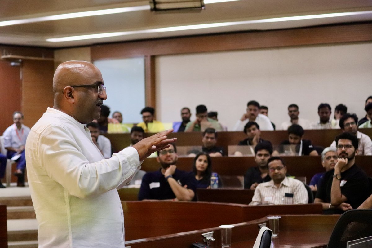 nsrcel's tweet photo. 👉 Step into your customer's shoes and understand them 
👉 The way to maintain relationships with customers is to talk to them

#startup #NSRCEL #IIMB #Growth #Velocity #VelocityFoundersForum #VelocitySeries #RevenueStage #entrepreneurship #scaleup #India https://t.co/CUm0gVEcWG
