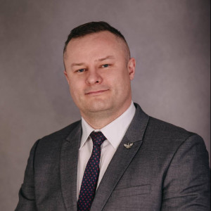 LesyaUA7Evropa's tweet photo. Трошки вечірнього нахрюку вам!

Організатором цієї блокади є поляк Рафал Меклер, який представляє проросійську партію "Konfederacja" в Люблінському воєводстві.
Лідер цієї партії визнає окупацію Криму і відвідав півострів у 2015, де зустрічався з гауляйтером Аксьоновим.⬇️ https://t.co/bSIhrRzJCo
