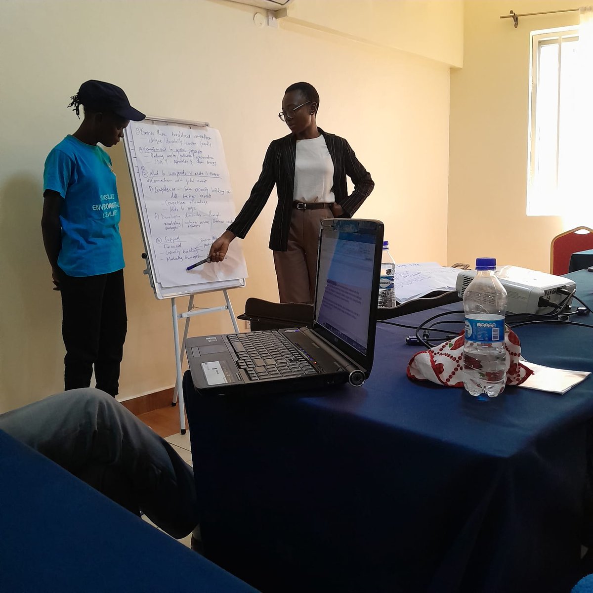 Thro' the Alternative Voices For Climate Change Advocacy program,@Suswatch_Kenya is conducting a 2 day training on capacity building session on business dev't strategies 4 the youth &women based climate enterprises including business training,market & credit linkages. @hivosroea