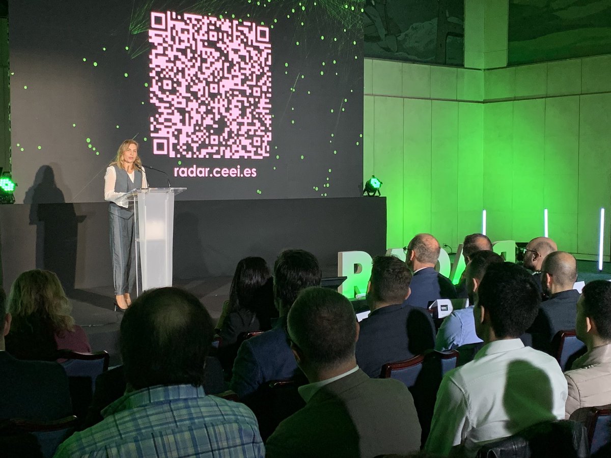 ceeiasturias's tweet image. Continuamos en la entrega de los #PremiosRADAR 2023 con 🗣️ Montserrat Guardia Güell, especialista en estrategia y creación de ecosistemas y en gestión de proyectos innovadores de gran escala. 

Nos la presenta, nuestra directora #CEEIAsturias Cristina Fanjul.