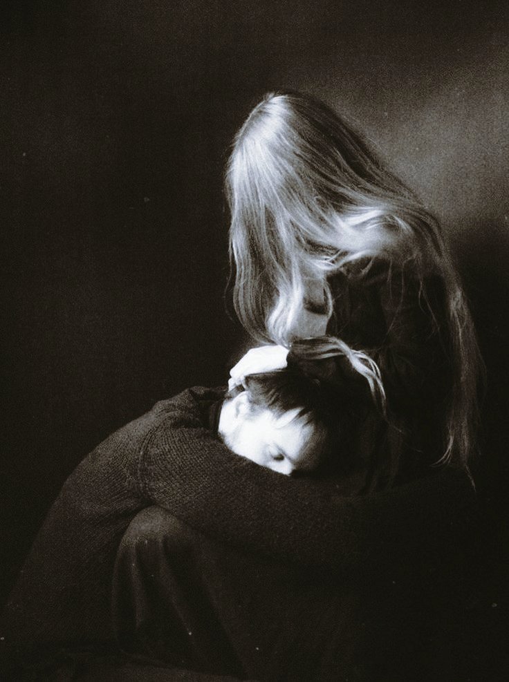 La bondad es lo más atractivo del mundo. Una mirada pura y brillante, una voz suave que te cura, una sonrisa amable, un corazón humilde y sencillo, un alma que acaricia la tuya, te escucha, te ve y crea un refugio cálido para protegerte, enamoran mucho más que un cuerpo perfecto.