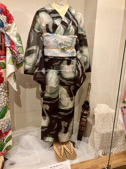 #大正の夢秘密の銘仙ものがたり展#弥生美術館展示替えがあったので再訪〜前回と違うお着物や背中の帯結びが見える角度になったもの女中のエプロンを外したものなど変わっておりました可愛らしいもの多くてほんと良かった 