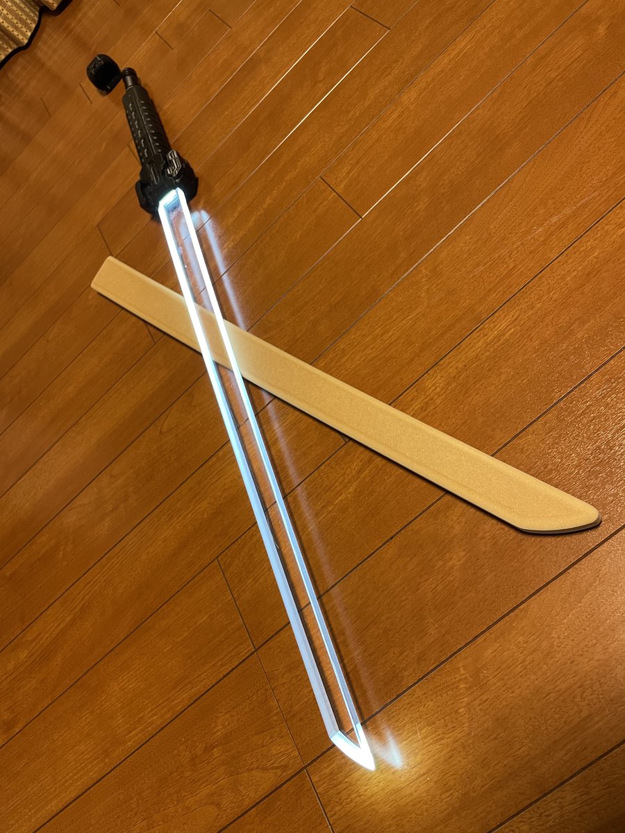 jin_keep77's tweet photo. 今の3Dプリンタなら行ける！って思って、しばらく眠らせてたブレードの持ち手作った！フィルム挟めば撮影とかにも持っていけそうーー！ https://t.co/WD4hSqSlYY