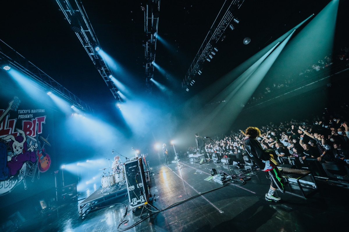AceCollectionJP's tweet photo. Thank you!!!!
FULL BIT Vol.2  / 📍KT Zepp Yokohama

今度のフルアルバムでもマスタリングでお世話になっているタッキーさんのイベント！

お誘い頂きありがとうございました！

いよいよ来月から全国ツアーがスタート🔥

📸 : @sskami_ 

#AceCollection https://t.co/TdlquP5zc4