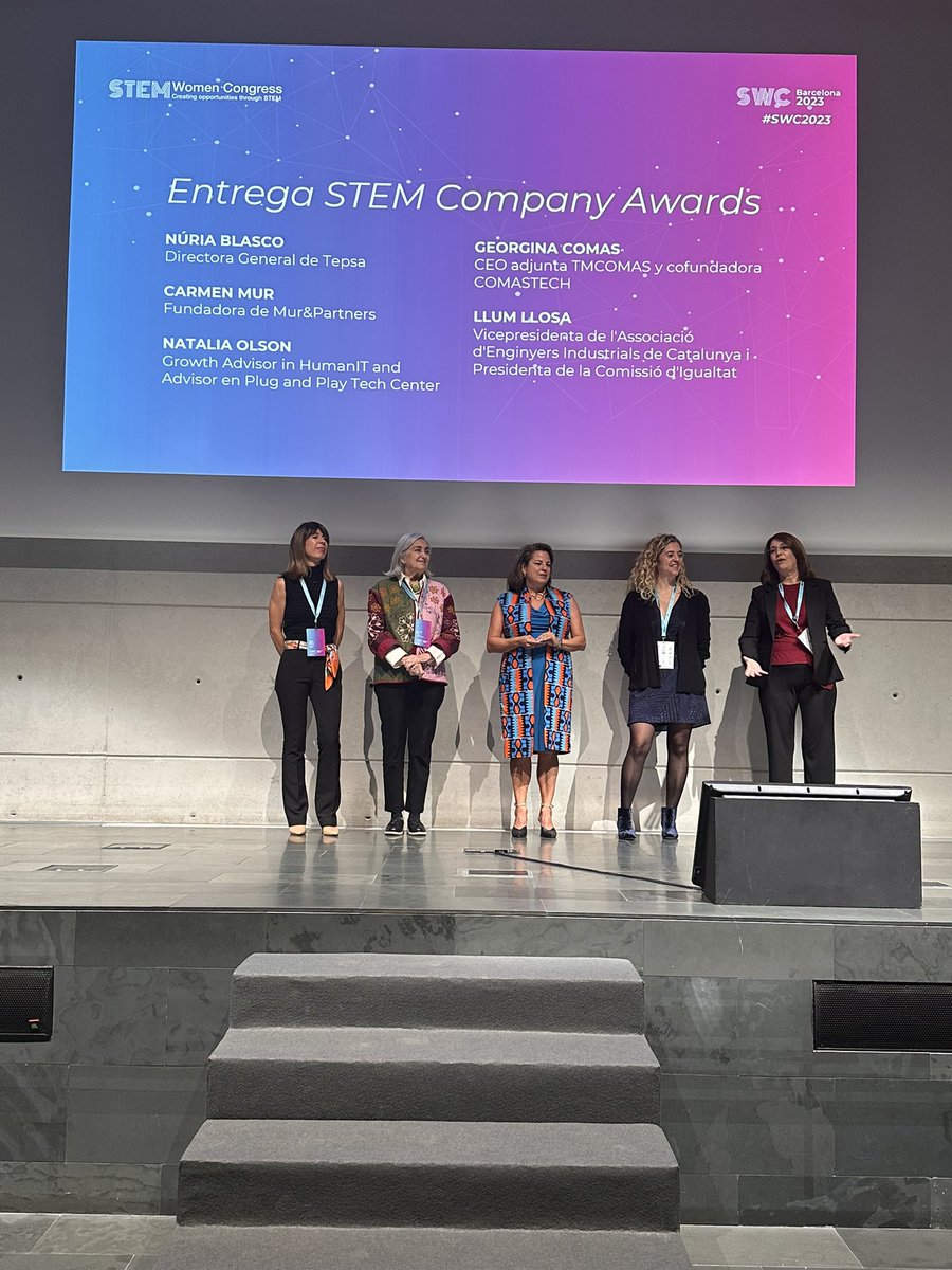StemwomenEurope's tweet image. ⭐️#SWC2023
Entrega de los #STEMCOMPANYAWARDS
Núria Blasco, Directora General de #Tepsa Carmen Mur @MurAndPartners Natalia Olson, Growth Advisor in HumanIT and Advisor en Plug and Play Tech Center
Georgina Comas,@comastech
Llum Llosa, Vicepresidenta l’Associació @Enginyeria
