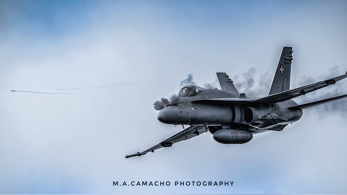 BULLET TIME!!!!

#AXALP #F18 #Schweizerarmee #Hornet #Swissairforce #avgeek #aviation #military #Airshow #AXALP2023