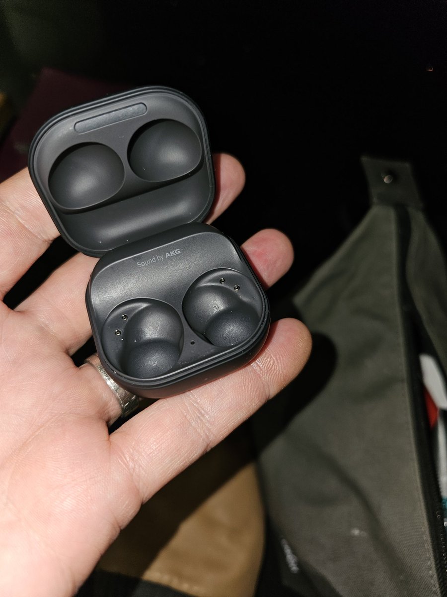 sniperpenguin's tweet photo. Mourning the loss of my #buds2pro after leaving them in a security tray in @PragueAirport :(

@SamsungUK am I able to order replacement buds without having to buy a new case and battery? https://t.co/jxhM9qb4PV