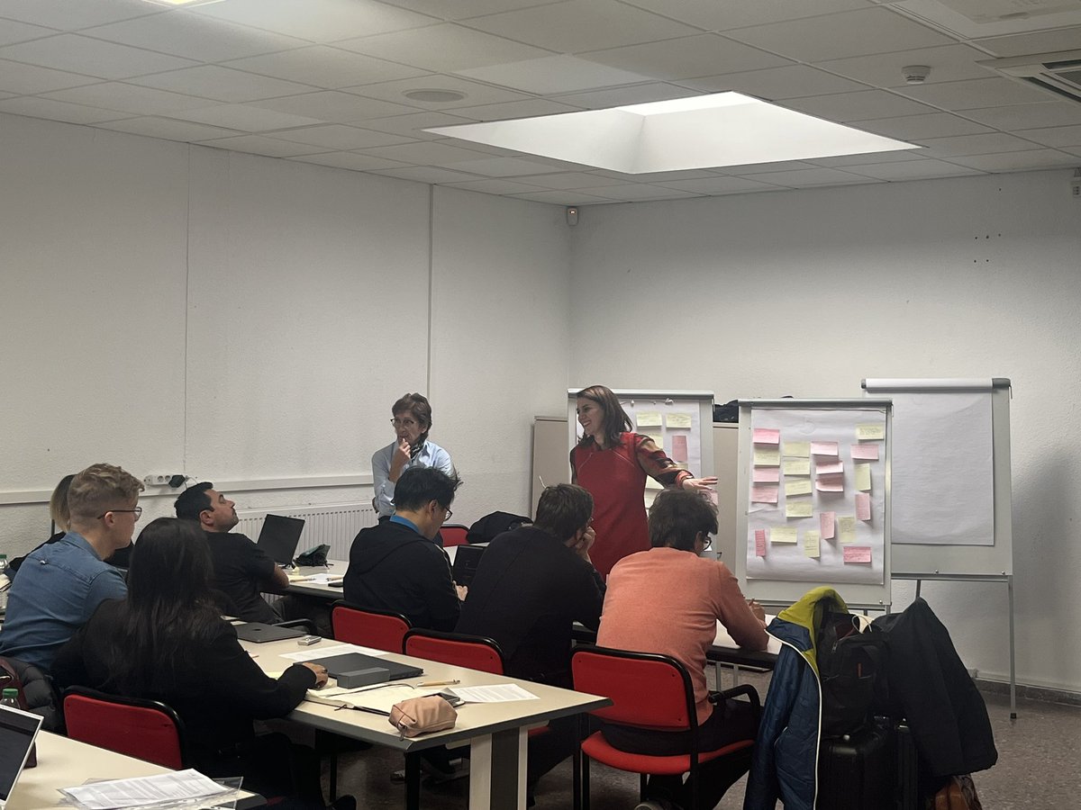 idea4rc's tweet photo. #IDEA4RC members are participating to the second co-creation workshop organised by @UniUtrecht group and conducted by @ClaudiaEgher. They are discussing the three implementation scenarios identified for the #rarecancers #data ecosystem https://t.co/pbs7lIRyaH