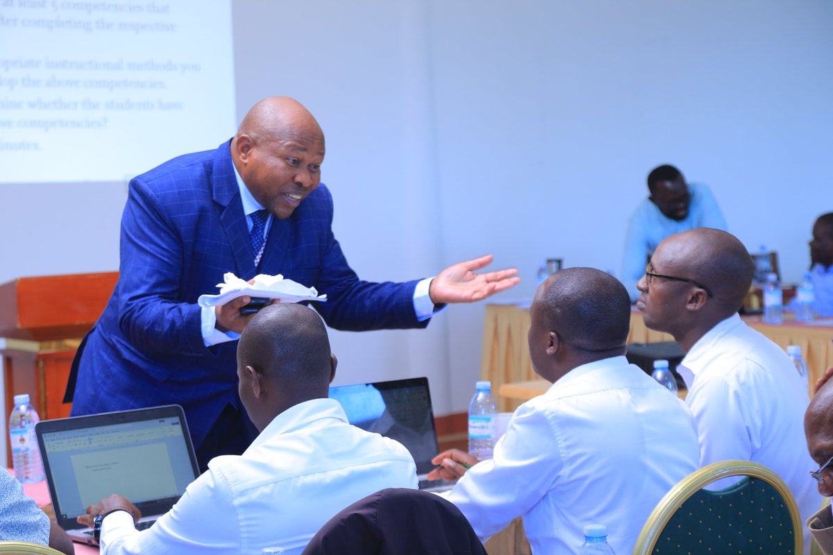 Dr. Fredrick Ssempala,a Senior lecturer at @kabuniversity delivering a session about 'Competence Based Methodology for Curriculum Development and Implementation.' 'Being highly skilled doesn't mean that you are competent. Competence goes beyond one's knowledge & skills' he said.