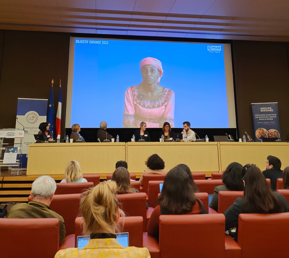 GroupeEnfance's tweet image. #ObjectifEnfance #JournéeEnfantsAN | 🎬 Témoignage de Sadia, militante pour la paix et les droits humains au Cameroun, recueilli par @PlanFrance.

« Les jeunes sont les mieux placé•e•s  pour savoir dans quels domaines ils et elles ont besoin d&apos;être appuyé•e•s. »