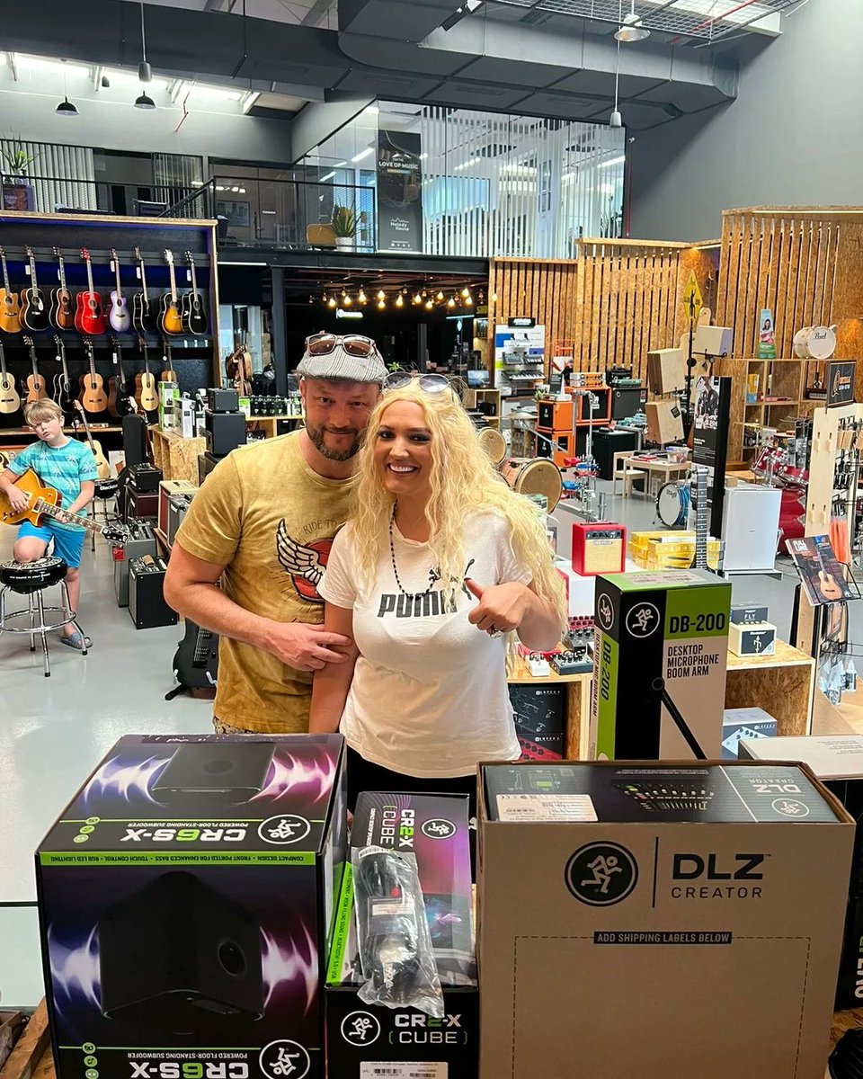 Leveling up with the latest gear ⬆️🙌 #ɴᴇᴡɢᴇᴀʀᴅᴀʏ

Shop at Melody House 
tinyurl.com/NewGearDay

#newgearday #ngd #espguitars #mackiegear #shuremicrophones #wirelessmicrophone #sennheisermicrophones