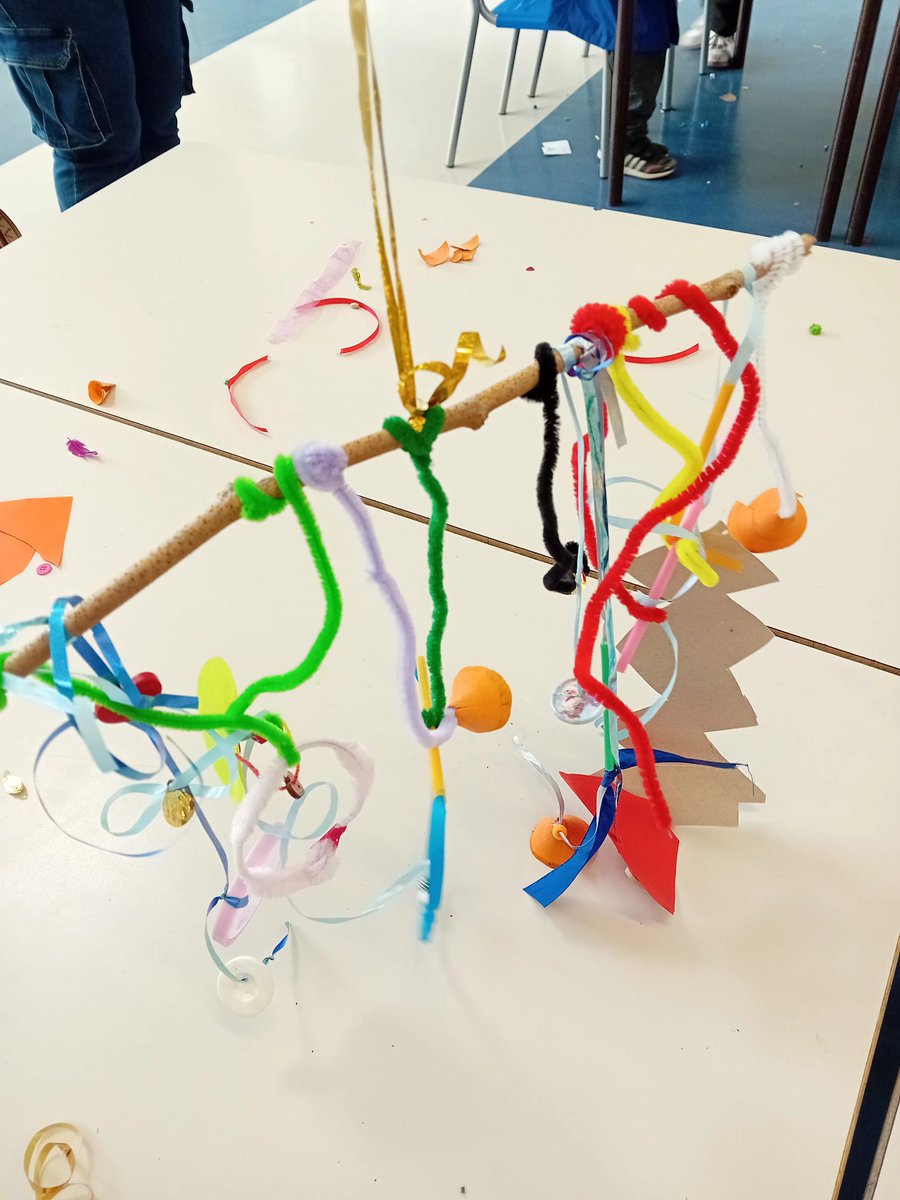 "Fin dall'inizio del mio lavoro astratto ho sentito che non potevo scegliere modello migliore dell'universo". Grazie alla formatrice <a href="/fmdigitale/">Fond. Mondo Digitale</a> Irene Caretti, la poetica dell'equilibrio dell'arte di Calder incontra i bambini dell'IC Fratelli Cervi di Corviale #SmartHeartRome