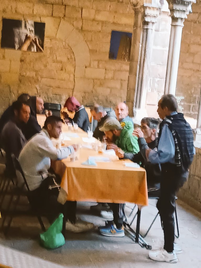 hospitalcampany's tweet photo. Avui és el dia mundial de les persones sense llar. Amb aquest motiu volem renovar el nostre desig d'acollir, escoltar, promoure i integrar els nostres acollits a l'Hospital de Campaña. Gràcies per fer-ho possible https://t.co/FR732V1Emy