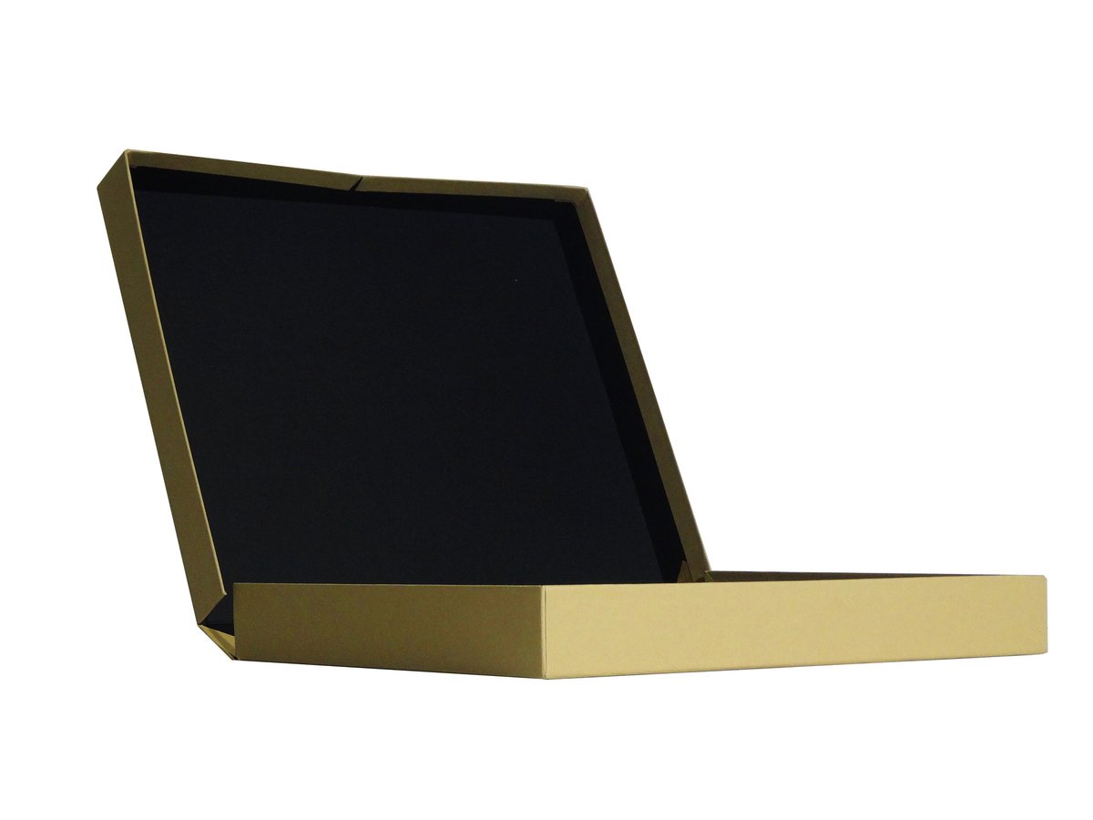 nuboxuk's tweet image. We're here to make your products stand out with sophistication and quality.

 Elevate your brand with Nubox LTD Clamshell boxes! Swipe right to see the types of prints we've converted into a reality! Check out more products on nuboxltd.co.uk

#clamshellboxes