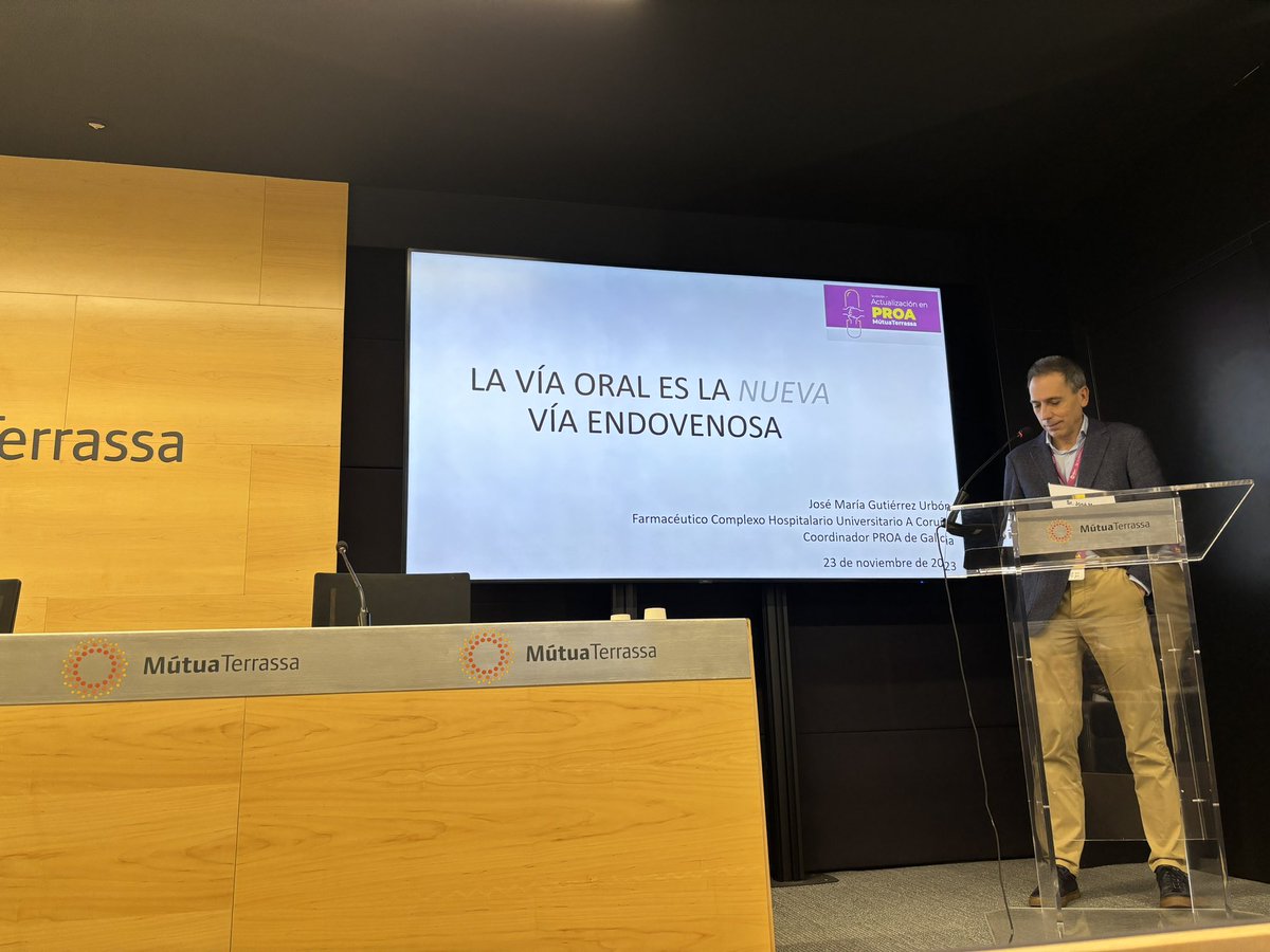 bdietl's tweet image. José María Gutiérrez, “La vía oral es la nueva vía endovenosa”: “Disponemos de suficiente evidencia desde hace más de 40 años para confiar en la seguridad del tratamiento secuencial por vía oral en muchas infecciones frecuentes” #PROAMT #UsoAntibióticos