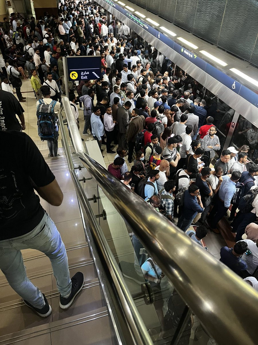 immaSueyaa's tweet photo. All this rush at union for just one class at uni 😔 #bcm114 https://t.co/mnNTsYyGyU