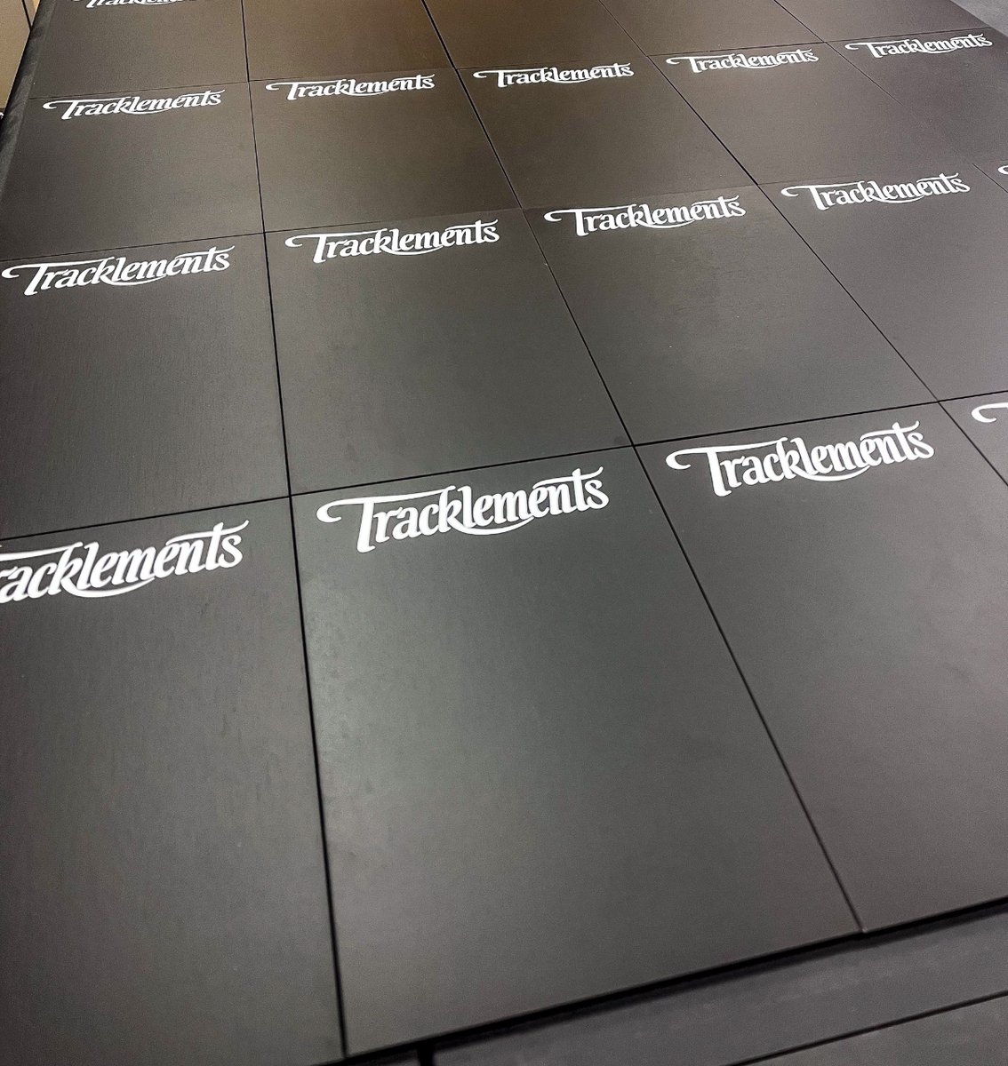 Keep an eye out for these amazing-looking printed chalkboards that Tracklemets have just been delivered. 

These will sit on a purpose-made mini easel and are no doubt going to look fantastic against their brilliant range.

#customsigns #woodendisplays