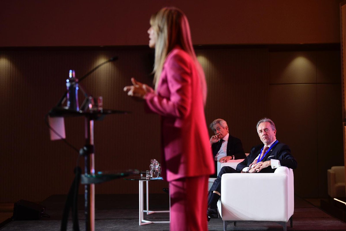 economistescat's tweet image. Begoña Gómez, directora de la Càtedra Extraordinària de Transformació Social Competitiva de la
@unicomplutense a la #JornadaCEC2023: 

💬"La sostenibilitat no és una moda, ha vingut per a quedar-se. Redueix els riscos operatius i obre noves oportunitats en el mercat"