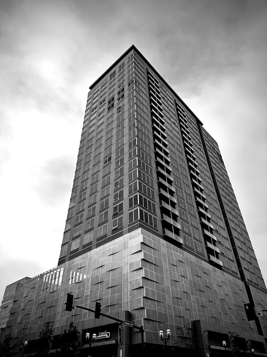 vintiga's tweet image. Clayton Tower

#ClaytonTower #Tower #HighRise #Downtown #DowntownStLouis #StLouis #WalkAbout #Outside #Photography #PhotographyIsArt #BlackAndWhite #BlackAndWhitePhotography #ShotOniPhone #iPhone #iPhone14 #iPhone14Max