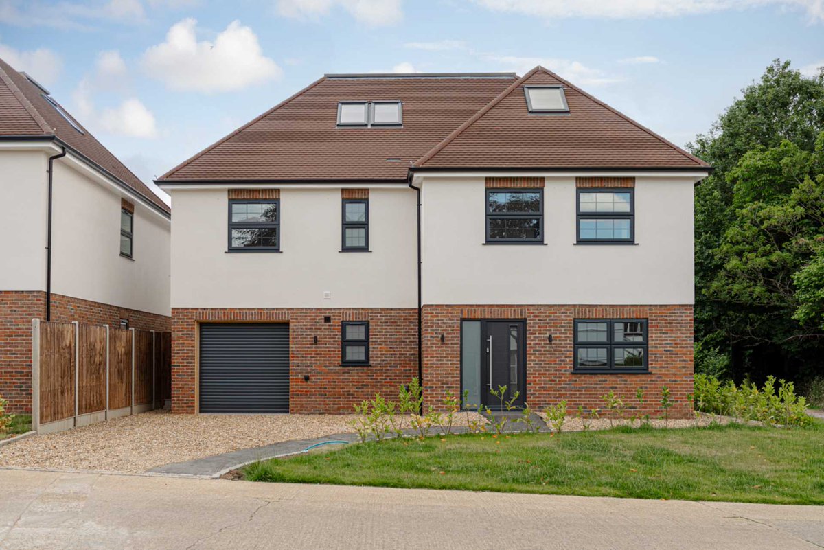 PersonalAgentUK's tweet photo. Our *LETTING OF THE WEEK*

Pine Hill, Epsom £4,500pcm

** BRAND NEW** The Personal Agent are proud to present this masterpiece of a five bedroom, three bathroom property, second to none.

💻Visit this link to see more: https://t.co/uHpEeTq4pb

#epsom #epsomlettings #woodcote https://t.co/Mrx9GjKqW2