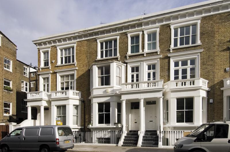 KayeandCarey's tweet photo. 💥ThrowbackThursday💥

SOLD: Bramerton Street, Chelsea, London, SW3 5JS

Are you on the market and not yet sold? Let us help you get moving....

#Estateagent #Agent #Property #Home #Sold #besthouses #homesearch #househunting  #BramertonStreet #Chelsea #throwbackthursday #London https://t.co/H4HhAaoI6V