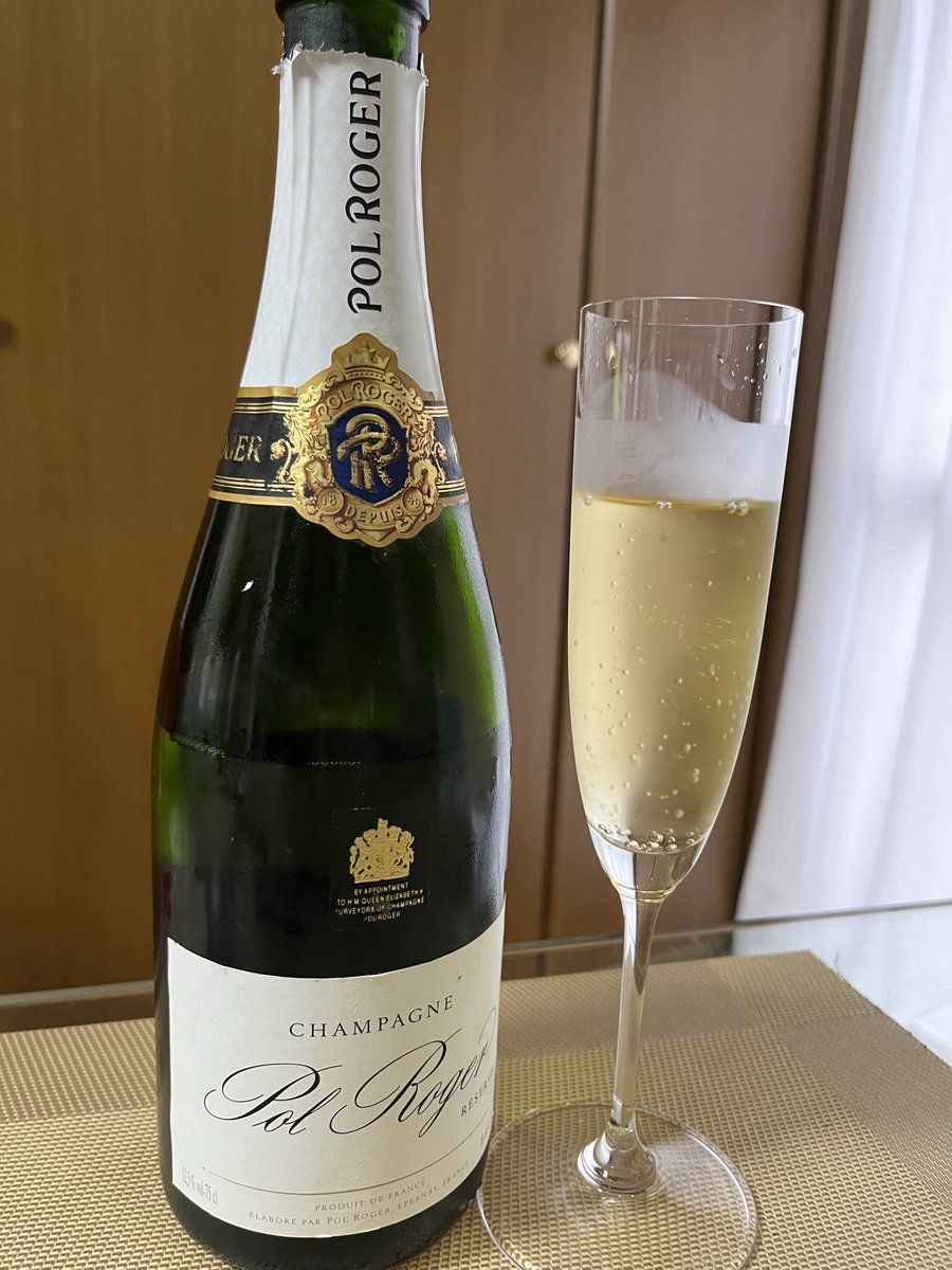 OL40871758's tweet photo. ポルロジェ🇫🇷シャンパン🥂
本日、勤労感謝の日❤️お疲れさまです！
こちら、英国王室御用達👑🇬🇧ロイヤルウエディングでも振る舞われたそうです💒
こういう言葉に弱い…🤣
どことなくお上品な優雅なお味❤️笑
お祝いの贈り物としても購入したことがあります🎁 https://t.co/Gd8Xyzo9Gm