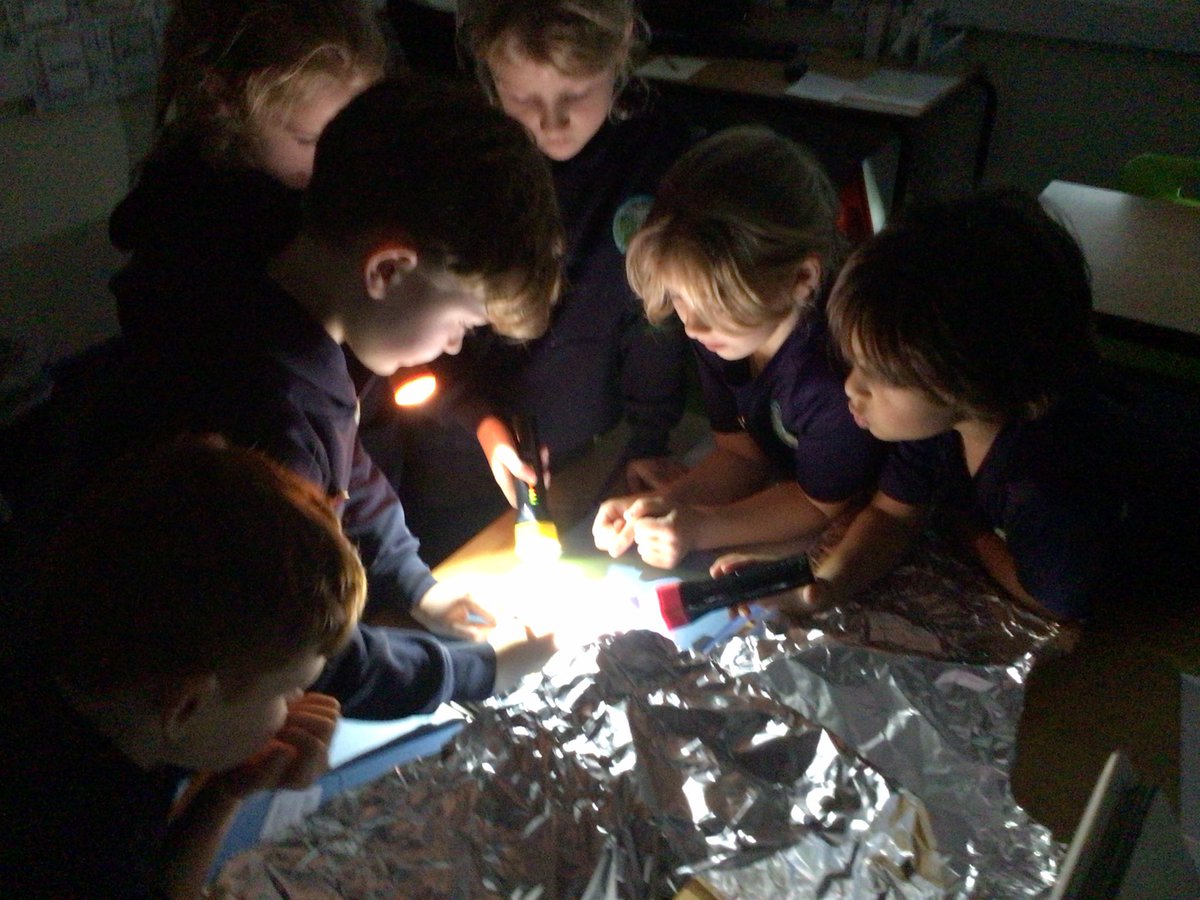 Have you found out which materials are reflective?
Well done Year 3 for working collaboratively to investigate light.