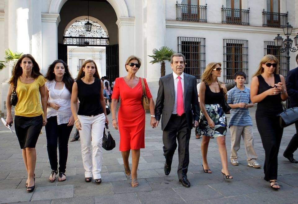 🔴 Ahora que Eduardo Frei es tendencia porque dice que va votar a favor recordemos como instaló a toda su familia en el Estado:

1) CECILIA FREI LARRAECHEA (hija), Jefa de la Unidad de Atención de Víctimas y Testigos de la Fiscalía Metropolitana Centro Norte, del Ministerio