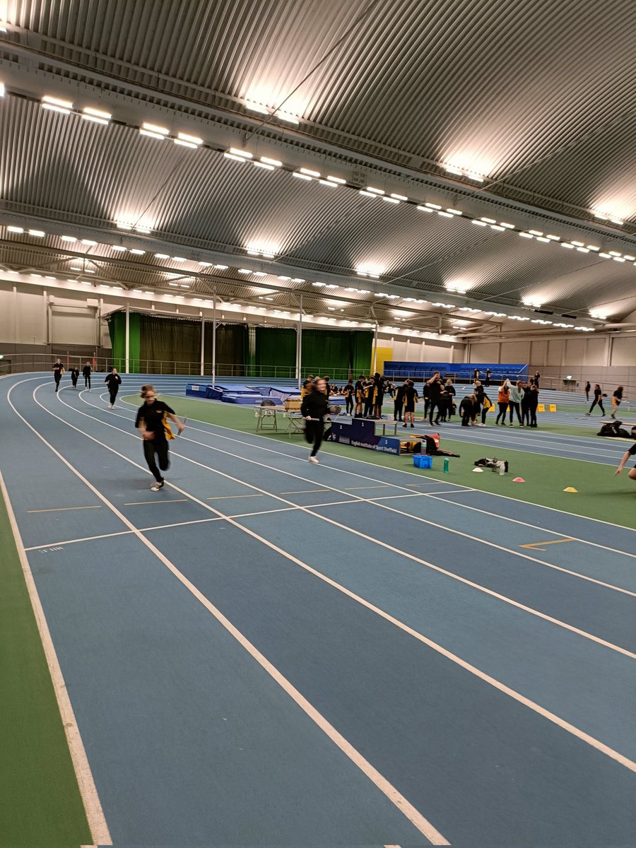 WingfieldAcadPE's tweet image. Relay practice for this afternoon's competition!