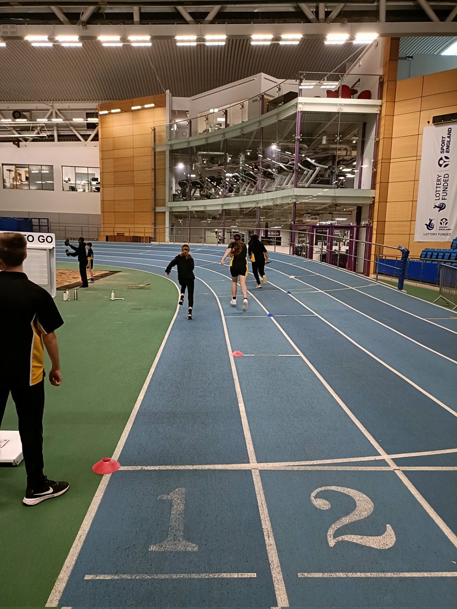 WingfieldAcadPE's tweet image. Relay practice for this afternoon's competition!
