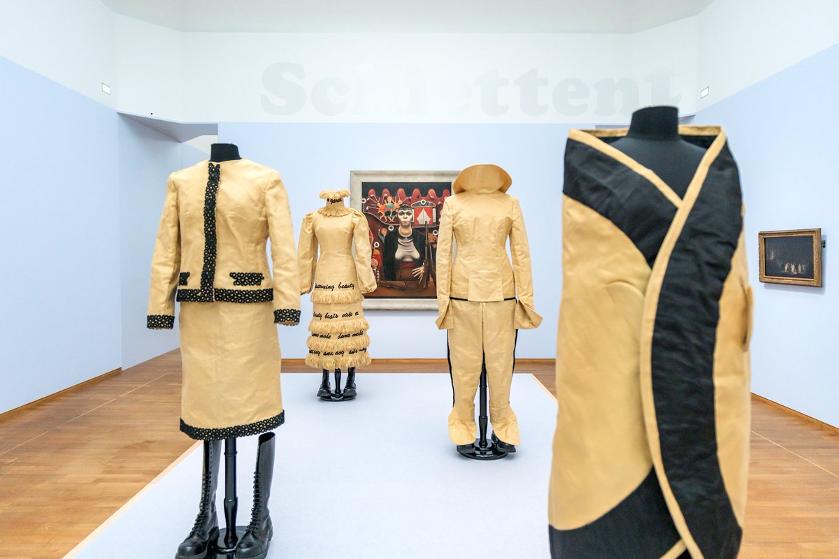 Check out this stunning collection called „Anti_Dog“ by Alicia Framis! instagram.com/p/Cz_DP7_K6vk/…