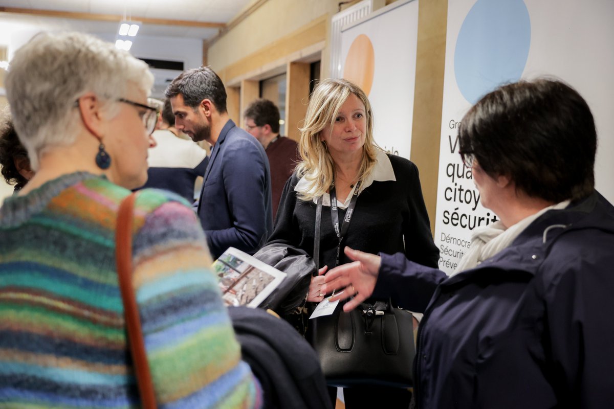nathalieappere's tweet photo. De riches échanges hier soir au gymnase de Beauregard pour la dernière réunion publique de mi-mandat de notre majorité municipale. Engagements, réalisations, difficultés, priorités, préoccupations… 6 rdv de démocratie locale pour échanger et vous rendre des comptes. https://t.co/52kFTxNZ8J