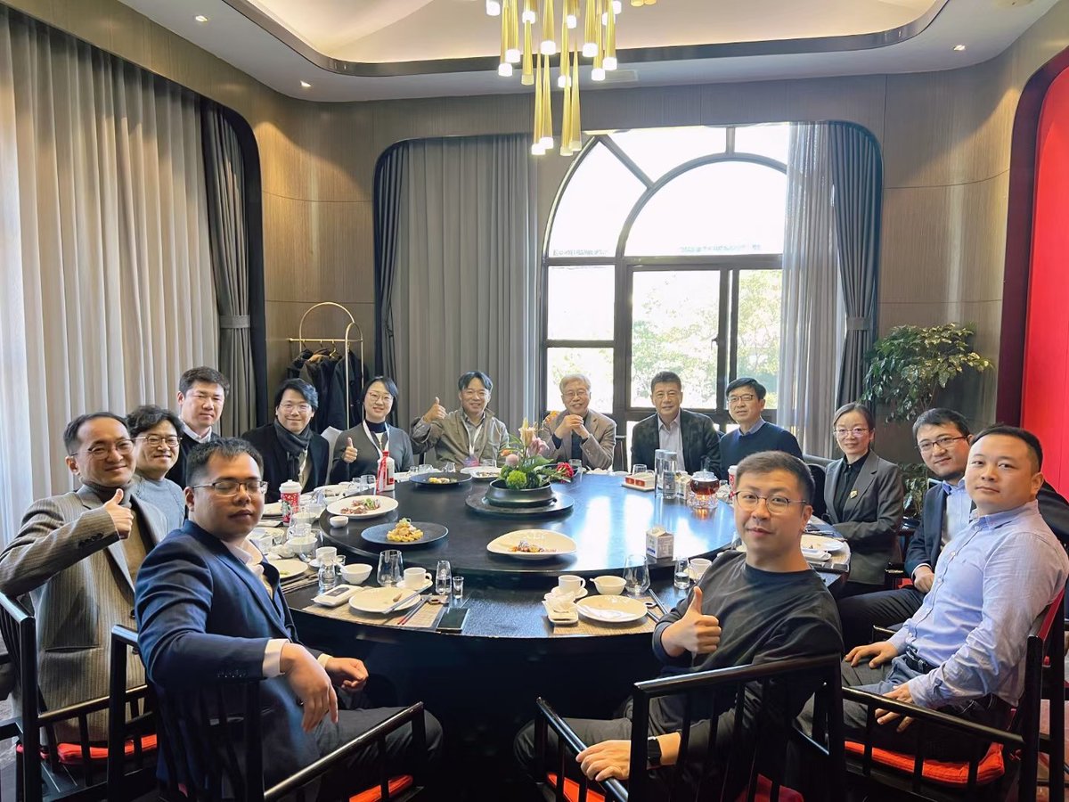 SuihongLiu's tweet photo. China-Korea Joint Seminar on Abdominal Wall Repair, Reconstruction, and Regeneration was hosted in @ShanghaiTechUni and @SHU19945 last week. I deliveried a talk about our bioink and 3D bioprinting, also met old friends and made new🥂~ https://t.co/nVto7f77iY