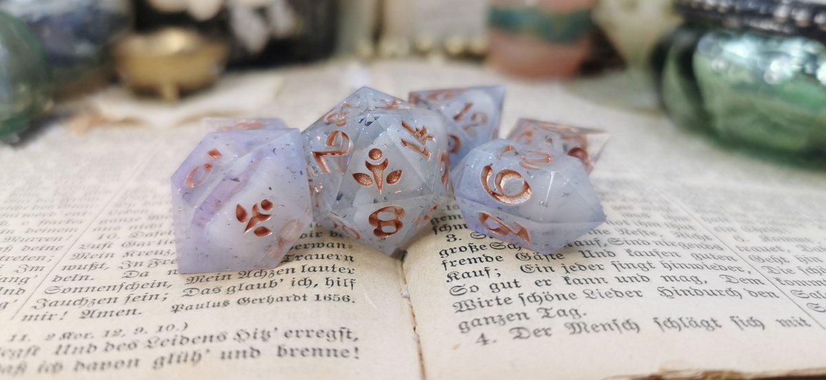 SpaethenArts's tweet photo. 35% BLACK WEEK SALE! 🖤✨ 

https://t.co/IlOeQGsDjj 

#dicemaker #dicegoblin #dnd5e #ttrpgs https://t.co/S9Xwy2yYtD