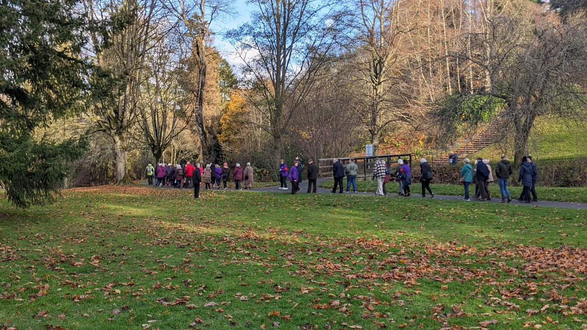 walking_scot's tweet photo. 📢 We're delighted to award the dementia friendly accreditation to MacRosty Park, received by the Community Greenspace team @PerthandKinross, Richmond House Care Home and Friends of MacRosty Park 🌳🐦

The park is now the second park in Scotland to receive the accreditation 🎉🤩 https://t.co/BCbtaPk7ez