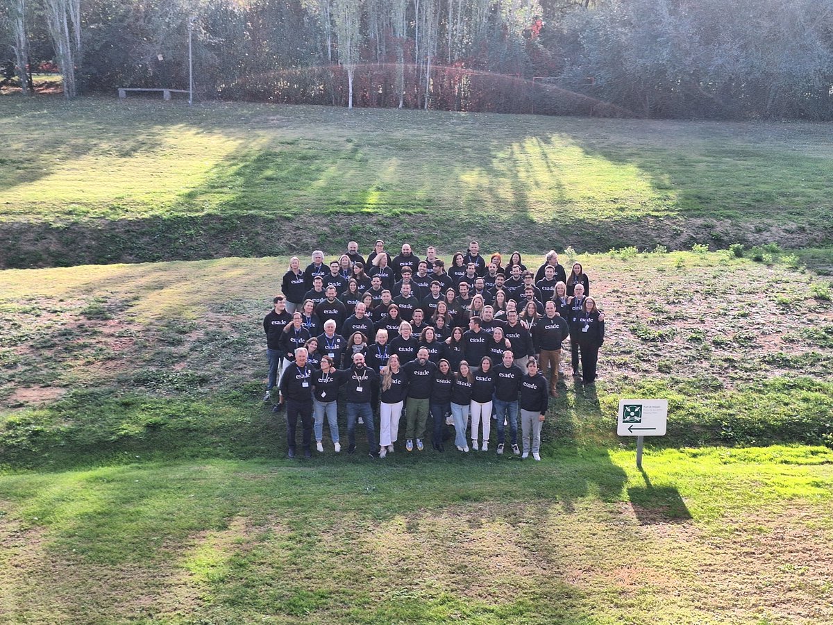 EsadeExecEd's tweet photo. 🎉Los participantes de los #EsadeExecMasters en Barcelona y Madrid vivieron una experiencia transformadora en las jornadas "Leading Self" en La Mola y El Escorial. 🌟 Cuatro días de autoconocimiento intensivo con coaches expertos, explorando conductas y trazando agendas de cambio. ¡Listos para 3 meses de acompañamiento ejecutivo y fortalecer su liderazgo "Inside-Out"!🚀👏